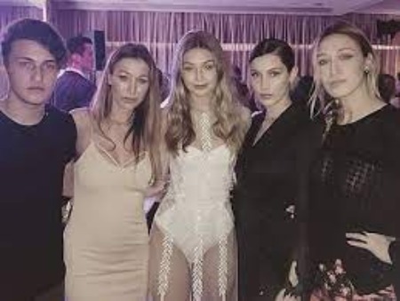 Marielle  Hadid with her sibling and half-siblings.